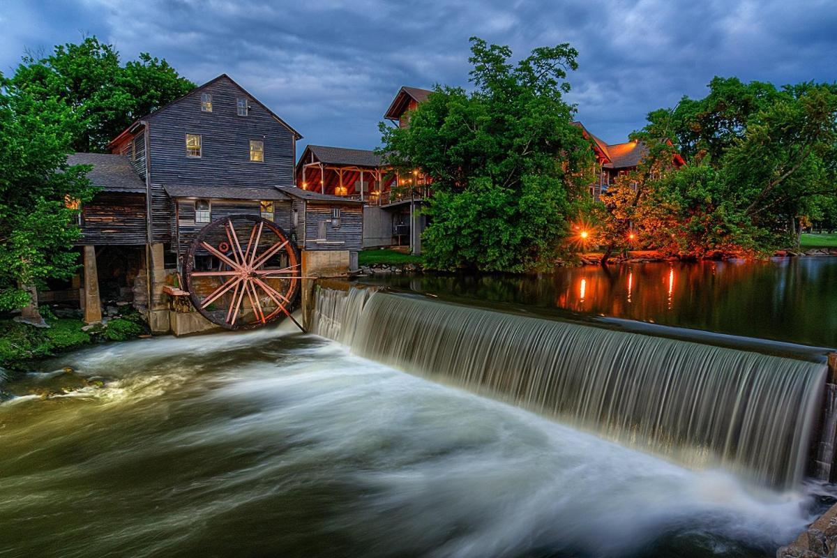 Smoky Bear Lodge With Guest House, Hot Tub, 1089 Free Tickets Each Paid Day, Dollywood And More Sevierville Zewnętrze zdjęcie