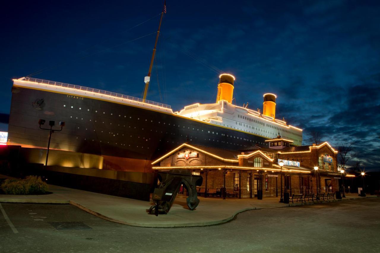 Smoky Bear Lodge With Guest House, Hot Tub, 1089 Free Tickets Each Paid Day, Dollywood And More Sevierville Zewnętrze zdjęcie