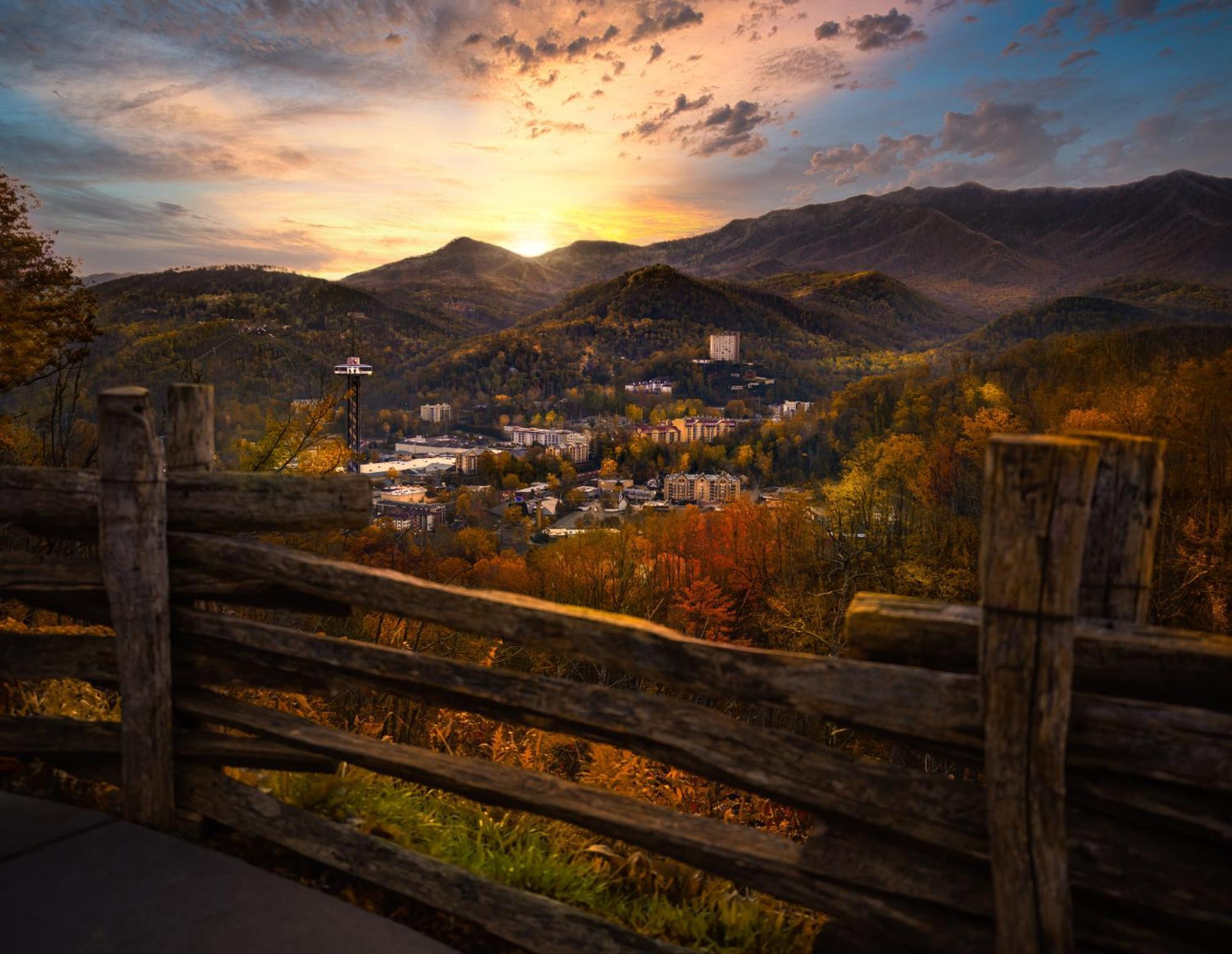 Smoky Bear Lodge With Guest House, Hot Tub, 1089 Free Tickets Each Paid Day, Dollywood And More Sevierville Zewnętrze zdjęcie