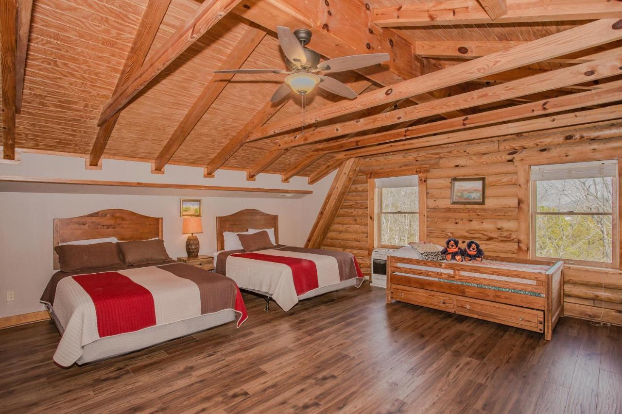 Smoky Bear Lodge With Guest House, Hot Tub, 1089 Free Tickets Each Paid Day, Dollywood And More Sevierville Zewnętrze zdjęcie