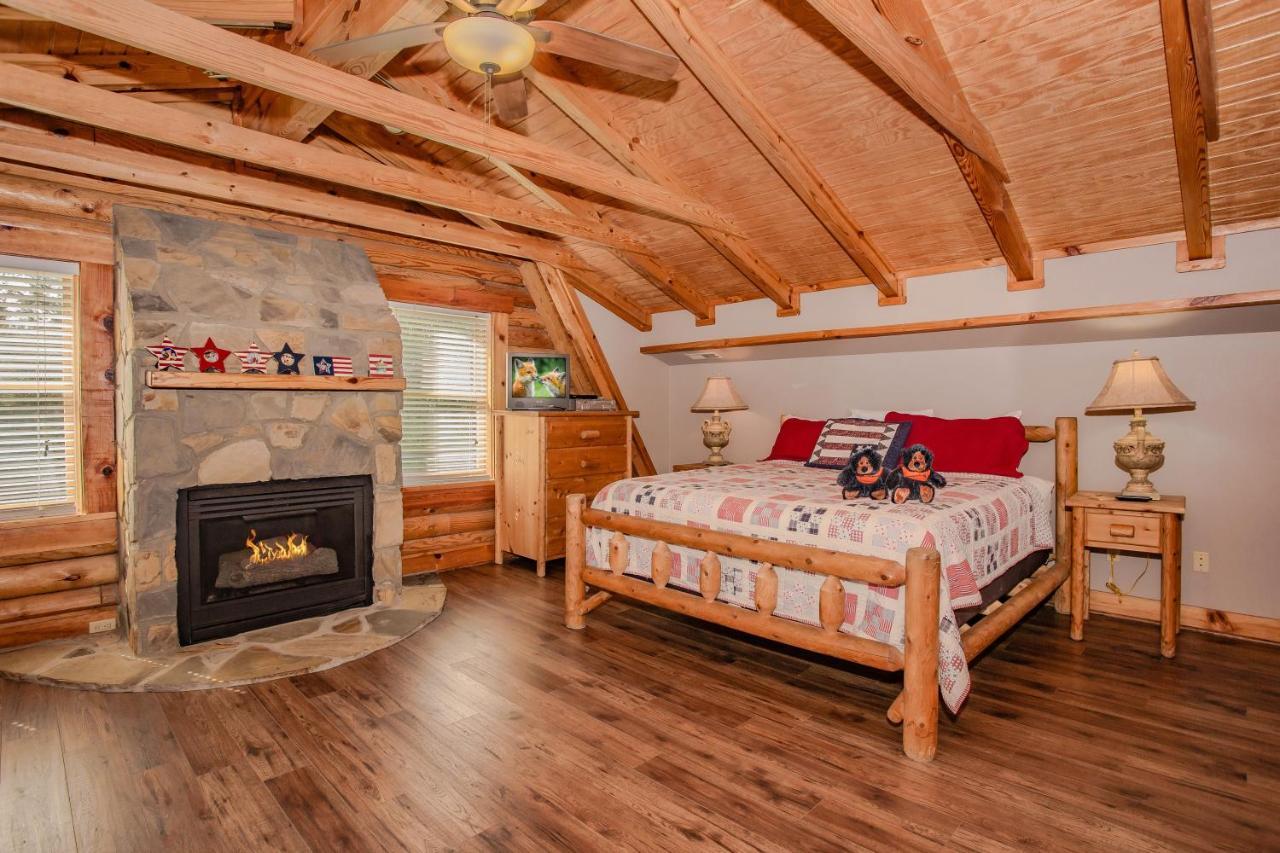 Smoky Bear Lodge With Guest House, Hot Tub, 1089 Free Tickets Each Paid Day, Dollywood And More Sevierville Zewnętrze zdjęcie
